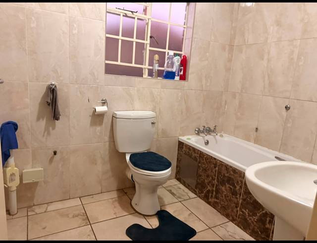 2 BEDROOM APARTMENT FOR SALE IN WATERVAL EAST